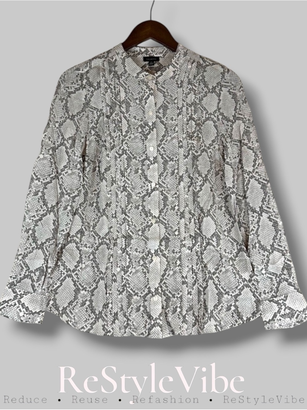 TALBOTS Women’s Size XS Top Blouse Shirt Button Down Snakeskin Print NWT Pleated